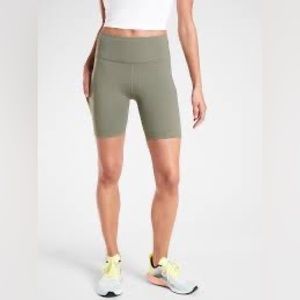 Athleta Ultimate Stash Pocket 7” Short